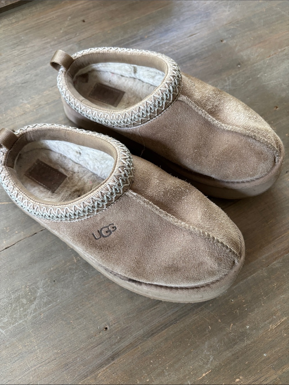 Ugg Tasman girl’s platform slippers
